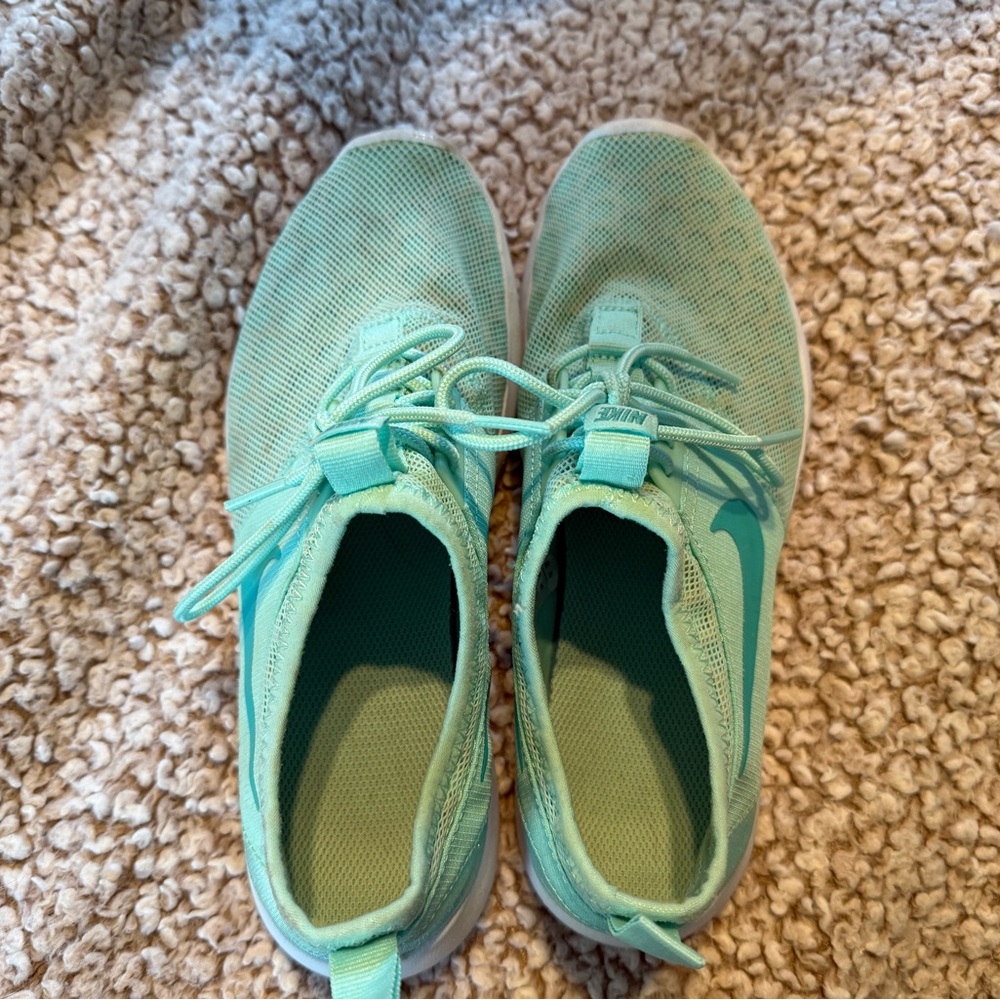 Nike size 8 - Picture 2 of 5
